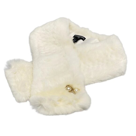 CHANEL - Cream Rabbit (Lapin) Scarf - Picture 1 of 7